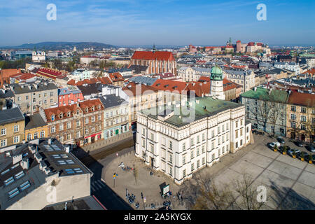 Altes Rathaus der Stadt Kazimierz, dem jüdischen Viertel von Krakau, Polen, bei Wolnica-platz gelegen. Schloss Wawel, der Hl. Katharina Kirche, Stockfoto