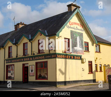 Mossey's Bar, Main Street, Gortin, Omagh, County Tyrone, Nordirland, Großbritannien - berühmte traditionelle Irish Pub. Stockfoto