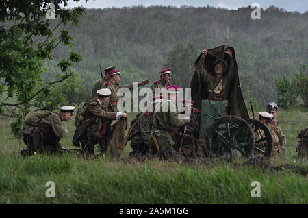 Rekonstruktion der Ereignisse des Bürgerkriegs in Rußland, Artillerie Berechnung der Weißen Armee, Belgorod 19. Mai 2018 Stockfoto