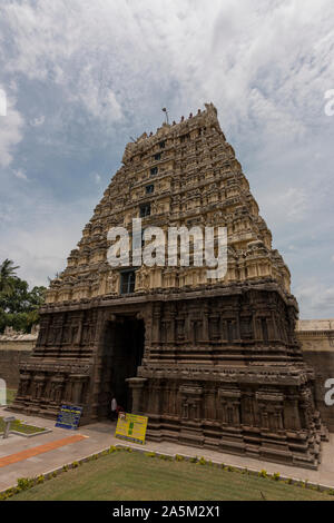 Hindu Tempel Eingang in Vellore fort In Vellore Tamil Nadu, an einem sonnigen Tag, Indien, September 2019 Stockfoto