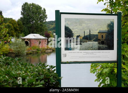 AJAXNETPHOTO. 2019. Versailles, Frankreich. - Maschine DE MARLY-öffentliche Informationen PANEL FÜR DEN Alfred Sisley Gemälde "BARRAGE DE LA MACHINE DE MARLY, 1876', das AM STANDORT, AN DEM DIE KÜNSTLER DIE MALEREI AN DEN UFERN DER SEINE. Bleibt DER 1859 XAVIER DUFRAYER MASCHINE DE MARLY PUMPHOUSE IN DER SEINE NUR VOR DEM BOUGIVAL SCHLÖSSER, DASS GEPUMPTES WASSER BERGAUF FÜTTERUNG DIE GÄRTEN VON VERSAILLES, NEBEN DER D113 GRENZT AN DEN FLUSS SEINE IST SICHTBAR LINKS HINTERGRUND; Standorte einmal besucht von 19. JAHRHUNDERT IMPRESSIONISTEN Alfred Sisley, Camille Pissarro, Auguste Renoir, CLAUDE M Stockfoto