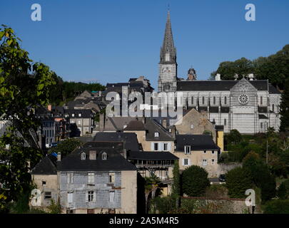 AJAXNETPHOTO. 2019. OLORON SAINTE-MARIE, Frankreich. - Eine französische Gemeinde im Département Mayenne und in der Region Béarn, SOUTH WEST FRANCE. Im 19. Jahrhundert impressionistische Künstler: Edouard Manet zog IN DIE STADT MIT SEINER FAMILIE IM JAHRE 1870. Foto: Jonathan Eastland/AJAXREF: GX8 191010 893 Stockfoto