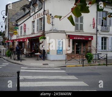 AJAXNETPHOTO. 2019. PORT Marly, Frankreich. - CAFE BERÜHMTEN VON ART-CAFE LE BRAZZA UNWEIT DER SEINE, von berühmten die impressionistischen Künstler Alfred Sisley in seinem 1876 Gemälde "L'INONDATION EIN PORT MARLY". Foto: Jonathan Eastland REF: GX8 192609 563 Stockfoto