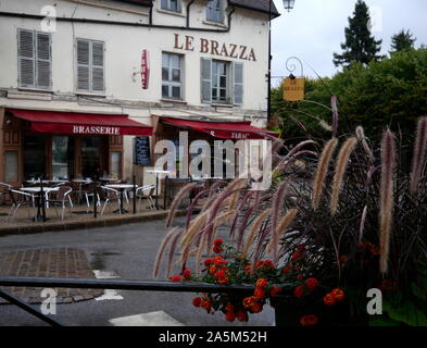 AJAXNETPHOTO. 2019. PORT Marly, Frankreich. - CAFE BERÜHMTEN VON ART-CAFE LE BRAZZA UNWEIT DER SEINE, von berühmten die impressionistischen Künstler Alfred Sisley in seinem 1876 Gemälde "L'INONDATION EIN PORT MARLY". Foto: Jonathan Eastland REF: GX8 192609 568 Stockfoto