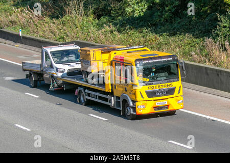 TWINKLE fahren EGERTONS recovery Spedition LKW, Spedition, Lkw, Transport, Lastwagen, Cargo, mann Fahrzeug, Lieferung, Transport, Industrie, Supply Chain Fracht, auf der M6 an der Lancaster, Großbritannien Stockfoto