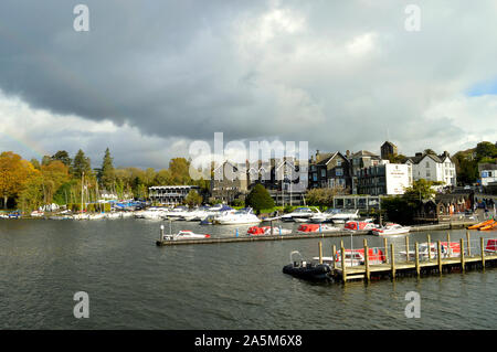 Bowness-on-Windermere ist eine Stadt am Ufer des Lake District in Cumbria Stockfoto