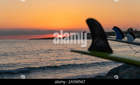 Classic Southern California surf Szene in San Onofre Strand mit Sonnenuntergang und Surfbretter Stockfoto