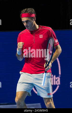 21. Oktober 2019; St. Jakobshalle, Basel, Schweiz; ATP World Tour Tennis, Swiss Indoors; Roger Federer (SUI) reagiert während seinem Match gegen Peter Golowczyk (GER-redaktionelle Verwendung Stockfoto