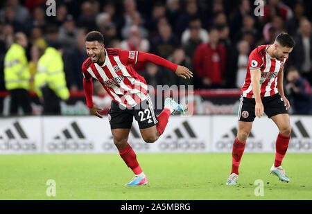 Von Sheffield United Lys Mousset (links) feiert ersten Ziel seiner Seite des Spiels zählen während der Premier League Match an der Bramall Lane, Sheffield. Stockfoto