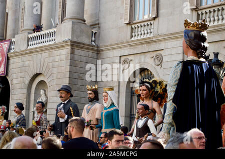 Die Riesen Parade während La Merce Festival 2019 am Placa de Sant Jaume in Barcelona, Spanien Stockfoto