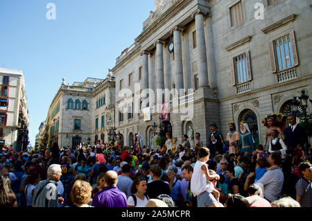 Die Riesen Parade während La Merce Festival 2019 am Placa de Sant Jaume in Barcelona, Spanien Stockfoto