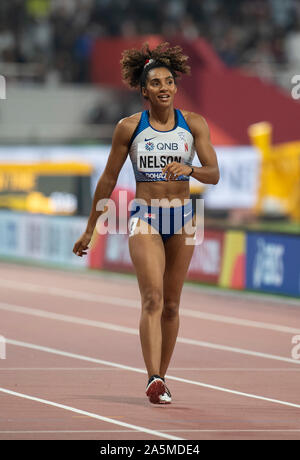 DOHA - Katar OKT 4: Ashleigh Nelson von Großbritannien & NI in der 4 x 100 m Staffel konkurrierenden heizt an Tag 8 der 17. IAAF Leichtathletik WM Stockfoto