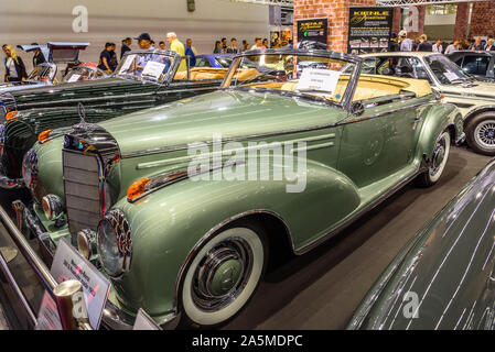 FRANKFURT, Deutschland - September 2019: Grüne MERCEDES-BENZ W188 300 S Cabrio Roadster 1951, 1958, IAA International Motor Show Auto Ausstellung. Stockfoto