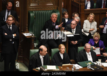 (London, UK. 21. Okt 2019. John Bercow (C), Sprecher des britischen Unterhauses, spricht im Unterhaus in London, Großbritannien, am Okt. 21, 2019. Der Sprecher des britischen Unterhauses, John Bercow, am Montag lehnt das Angebot eines Regierung für eine sinnvolle Abstimmung auf der Strecke London-Brüssel Brexit Abkommen in den Tag. (Jessica Taylor/britischen Parlament/Handout über Xinhua) HOC MANDATORY CREDIT: britische Parlament/Jessica Taylor Quelle: Xinhua/Alamy leben Nachrichten Stockfoto