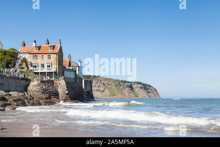 Die Aussicht über Robin Hood's Bay. Die Bucht ist in der North York Moors National Park, England. Stockfoto