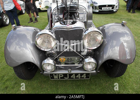 Hier ist ein Jaguar SS Kit Car (1 von 5 Bilder), an einem Oldtimer Rallye in Shropshire, England ausgestellt. Stockfoto