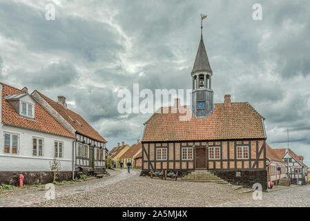 Das alte Rathaus von 1789, Ebeltoft, Dänemark, September 9, 2019 Stockfoto