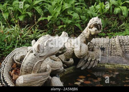 Figuren aus Stein im Botanischen Garten von Ajuda in Lissabon, Portugal Stockfoto