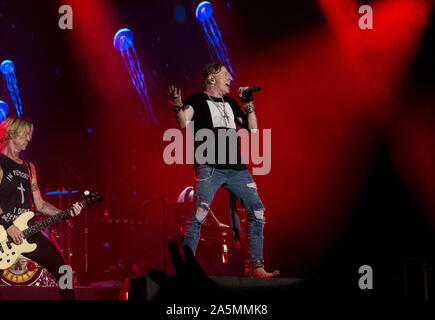 Oktober 20, 2019, Tijuana, Baja California, Mexiko: Sänger Axel Rose von der Rockband Guns N' Roses führt live auf der Bühne während eines Konzertes auf ihre Die nicht in diesem Leben Tour am Estadio Caliente. (Bild: © KC Alfred/ZUMA Draht) Stockfoto