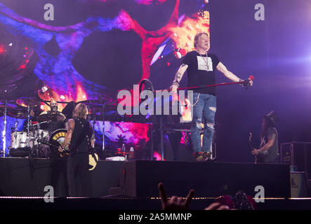 Oktober 20, 2019, Tijuana, Baja California, Mexiko: Sänger Axel Rose von der Rockband Guns N' Roses führt live auf der Bühne während eines Konzertes auf ihre Die nicht in diesem Leben Tour am Estadio Caliente. (Bild: © KC Alfred/ZUMA Draht) Stockfoto