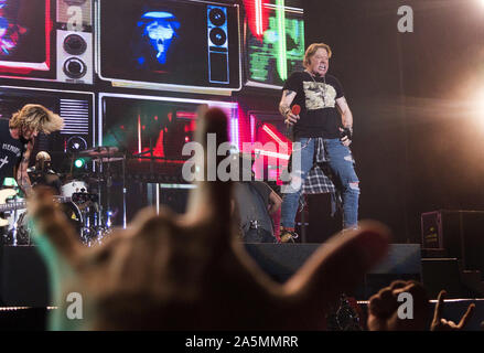 Oktober 20, 2019, Tijuana, Baja California, Mexiko: Sänger Axel Rose von der Rockband Guns N' Roses führt live auf der Bühne während eines Konzertes auf ihre Die nicht in diesem Leben Tour am Estadio Caliente. (Bild: © KC Alfred/ZUMA Draht) Stockfoto