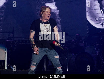 Oktober 20, 2019, Tijuana, Baja California, Mexiko: Sänger Axel Rose von der Rockband Guns N' Roses führt live auf der Bühne während eines Konzertes auf ihre Die nicht in diesem Leben Tour am Estadio Caliente. (Bild: © KC Alfred/ZUMA Draht) Stockfoto