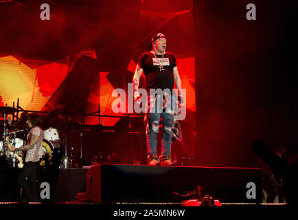 Oktober 20, 2019, Tijuana, Baja California, Mexiko: Sänger Axel Rose von der Rockband Guns N' Roses führt live auf der Bühne während eines Konzertes auf ihre Die nicht in diesem Leben Tour am Estadio Caliente. (Bild: © KC Alfred/ZUMA Draht) Stockfoto