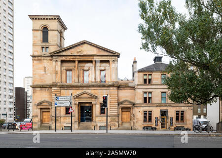 Die National Piping Centre unter Einbeziehung der Hochschule von Rohrleitungen und die Pipers Tryst Hotel, Glasgow, Schottland, Großbritannien Stockfoto