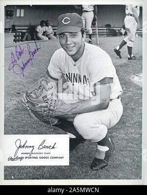 Vintage autographierte schwarz-weiß Foto von Cincinnati Reds Hall of Fame Baseball spieler Johnny Bank. Stockfoto