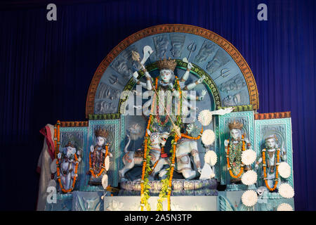 Eine Ansicht von Durga Puja Pandal Idiol Innen Stockfoto