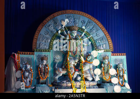 Eine Ansicht von Durga Puja Pandal Idiol Innen Stockfoto