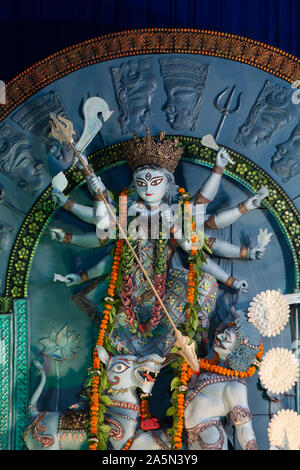 Eine Ansicht von Durga Puja Pandal Idiol Innen Stockfoto