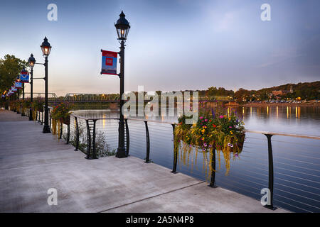 Abendlicher Blick von der Uferpromenade, neue Hoffnung, Bucks County, Pennsylvania Stockfoto