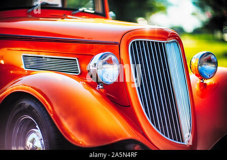 Vorderansicht eines klassischen Amerikanischen Roadster Stockfoto