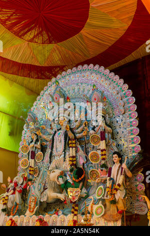 Eine Ansicht von Durga Puja Pandal Idiol Innen Stockfoto