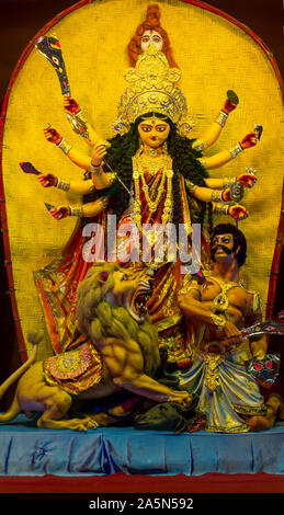 Eine Ansicht von Durga Puja Pandal Idiol Innen Stockfoto