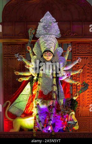 Eine Ansicht von Durga Puja Pandal Idiol Innen Stockfoto