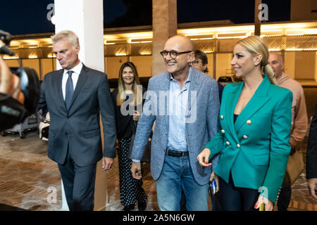 Neapel, Italien. Okt, 2019 20. Der Direktor der Chi Alfonso Signorini super-Host an den berühmtesten Hochzeitsmesse in Neapel auf der Mostra d'Oltremare. (Foto von Sonia Brandolone/Pacific Press) Quelle: Pacific Press Agency/Alamy leben Nachrichten Stockfoto