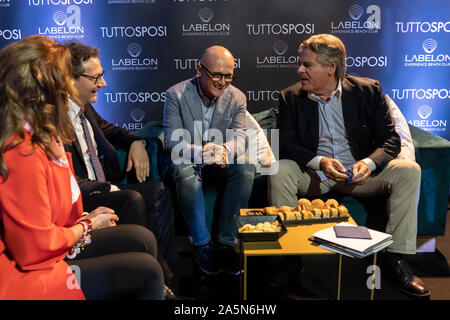 Neapel, Italien. Okt, 2019 20. Der Direktor der Chi Alfonso Signorini super-Host an den berühmtesten Hochzeitsmesse in Neapel auf der Mostra d'Oltremare. (Foto von Sonia Brandolone/Pacific Press) Quelle: Pacific Press Agency/Alamy leben Nachrichten Stockfoto