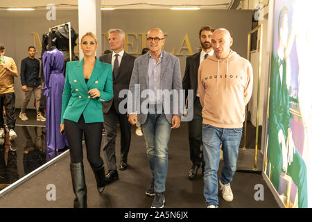 Neapel, Italien. Okt, 2019 20. Der Direktor der Chi Alfonso Signorini super-Host an den berühmtesten Hochzeitsmesse in Neapel auf der Mostra d'Oltremare. (Foto von Sonia Brandolone/Pacific Press) Quelle: Pacific Press Agency/Alamy leben Nachrichten Stockfoto