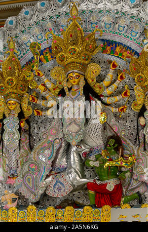 Eine Ansicht von Durga Puja Pandal Idiol Innen Stockfoto
