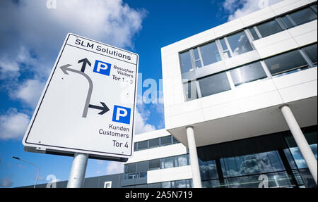 02. Oktober 2019, Schleswig-Holstein, Lübeck: Die fabrikgebäude der 3D Drucker Hersteller SLM Solutions Group. Nach einem Wechsel an der Spitze des Unternehmens, SLM will wieder auf Erfolgskurs zu bringen. Foto: Axel Heimken/dpa Stockfoto