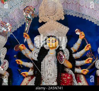 Eine Ansicht von Durga Puja Pandal Idiol Innen Stockfoto