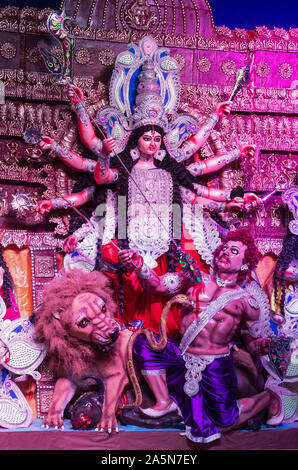 Eine Ansicht von Durga Puja Pandal Idiol Innen Stockfoto