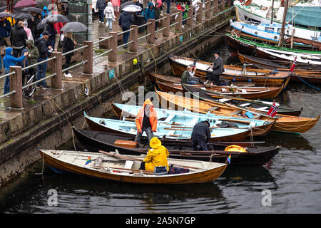 Torgdagen (Markttag) 2019, Bergen, Norwegen. An einem regnerischen Tag... Stockfoto