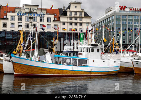 Torgdagen (Markttag) 2019, Bergen, Norwegen. An einem regnerischen Tag... Stockfoto