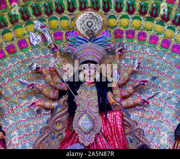 Eine Ansicht von Durga Puja Pandal Idiol Innen Stockfoto
