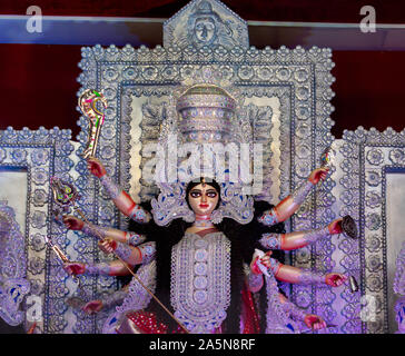 Eine Ansicht von Durga Puja Pandal Idiol Innen Stockfoto