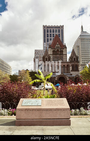 Boston, Massachusetts - Oktober 3rd, 2019: Blick auf die Trinity Church in der Back Bay von Boston im Copley Square. Stockfoto