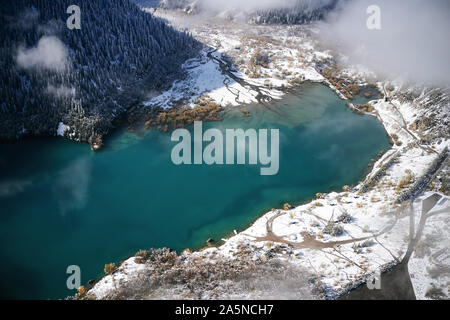 Luftbild des malerischen Winterlandschaft an Issyk-kul See, Almaty, Kasachstan Stockfoto